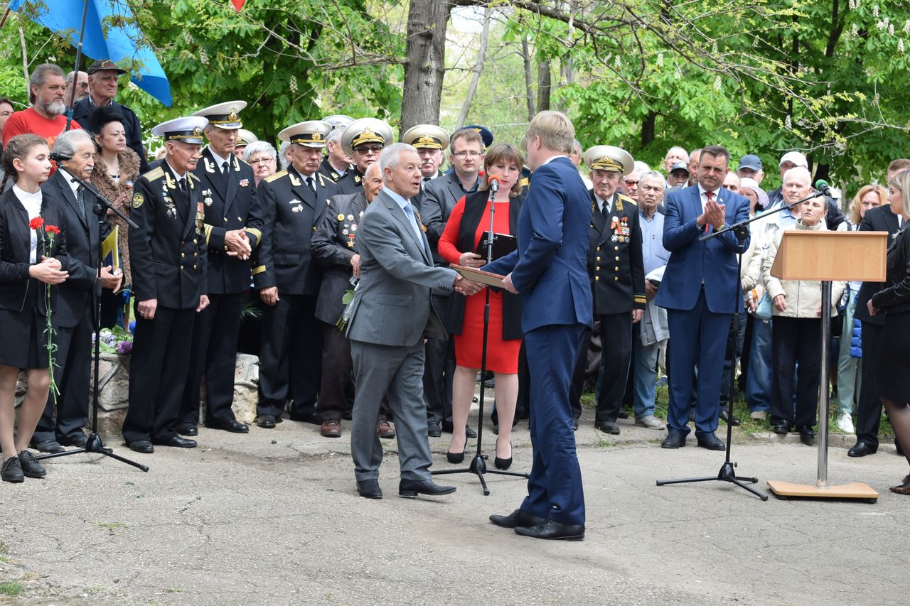 Torzhestvennaya ceremoniya otkrytiya pamyatnika dvazhdy Geroju Sovetskogo Sojuza Amet Han Sultanu 01