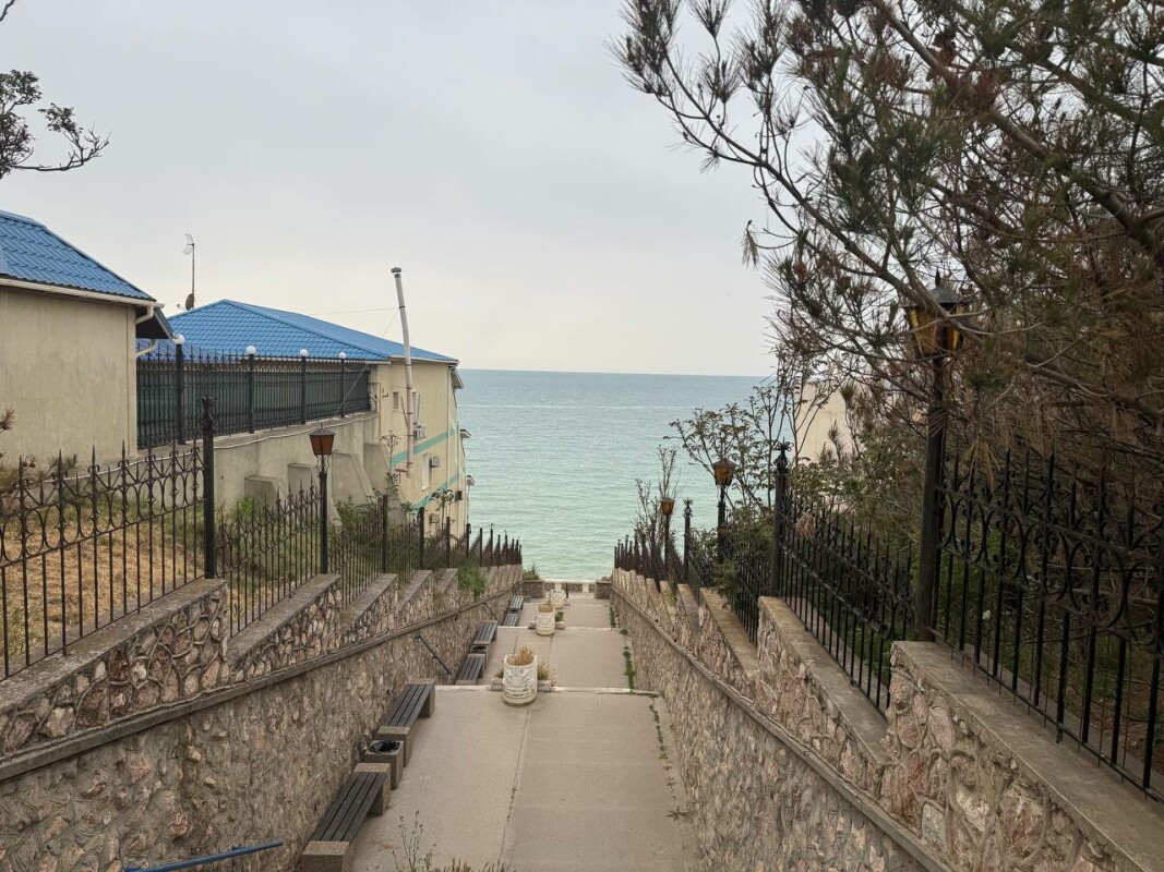 photo_5305274386229622329_y